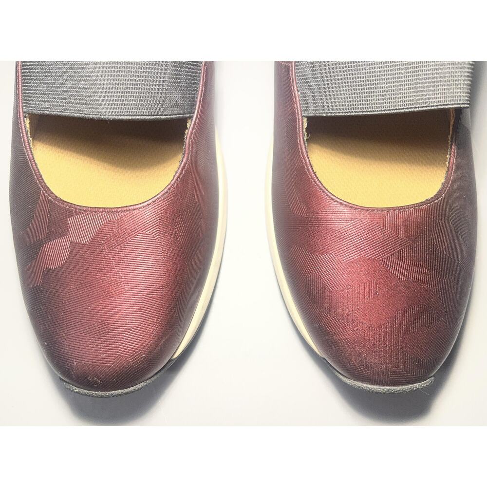 Vionic Shoes Womens Size 10 Red Cadee Camo Mary Jane Flats Slip On Comfort - Picture 4 of 9